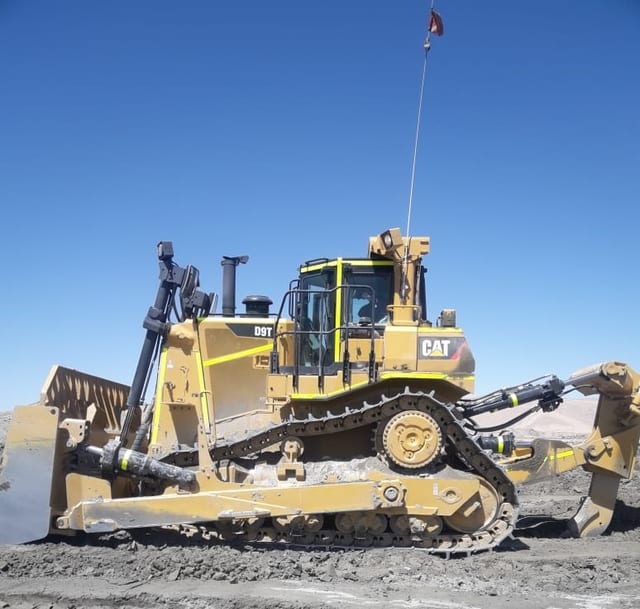 Bulldozer Caterpillar 50 ton, modelo D9T disponible en arriendo