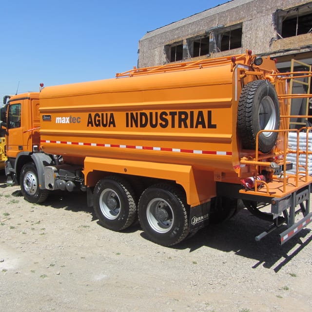Camión Aljibe M. Benz 25.000 l, modelo Actros 3336 disponible en arriendo