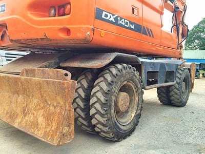 Excavadora neumáticos 14 ton