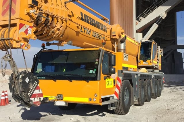 Grúa Movil Liebherr 250 ton, modelo LTM RTL 1450 disponible en arriendo
