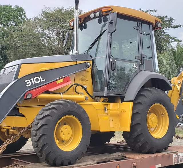 Retroexcavadora John Deere, modelo 310 L disponible en arriendo