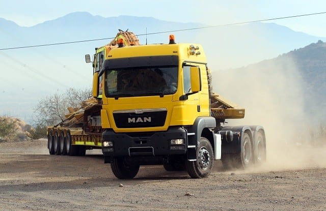 Tracto Camión MAN 540 HP, modelo TGS 33.540 disponible en arriendo